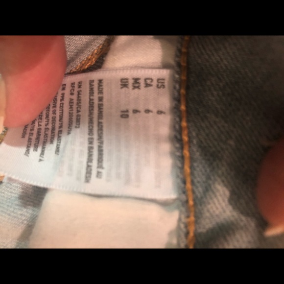 American Eagle Shorts Distressed Size 6 - Picture 4 of 4